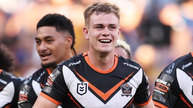 SYDNEY, AUSTRALIA - APRIL 01:  Lachlan Galvin of the Tigers celebrates victory with team mates after the round four NRL match between Parramatta Eels and Wests Tigers at CommBank Stadium, on April 01, 2024, in Sydney, Australia. (Photo by Matt King/Getty Images)