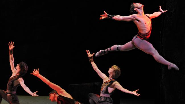 Ivan Vasiliev as Spartacus with artists of the Bolshoi Ballet company. Picture: Robbie Jack/Corbis via Getty Images