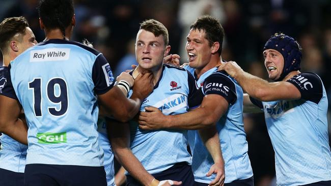 Jack Dempsey celebrates with Waratahs teammates after scoring against the Chiefs in 2016.