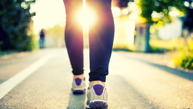 For those with early signs of knee pain, a daily total of at least 6000 steps, or 4.5km, should be the target for preventing further decline.