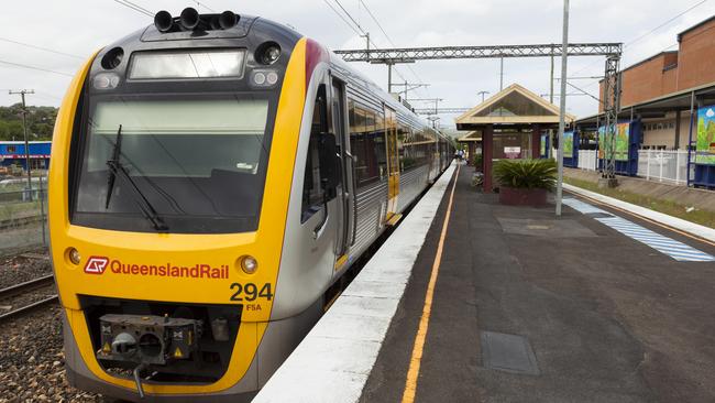 chirurg achtergrond Indiener Nine years on, commuters waiting on 20km line duplication promised by  government | The Courier Mail