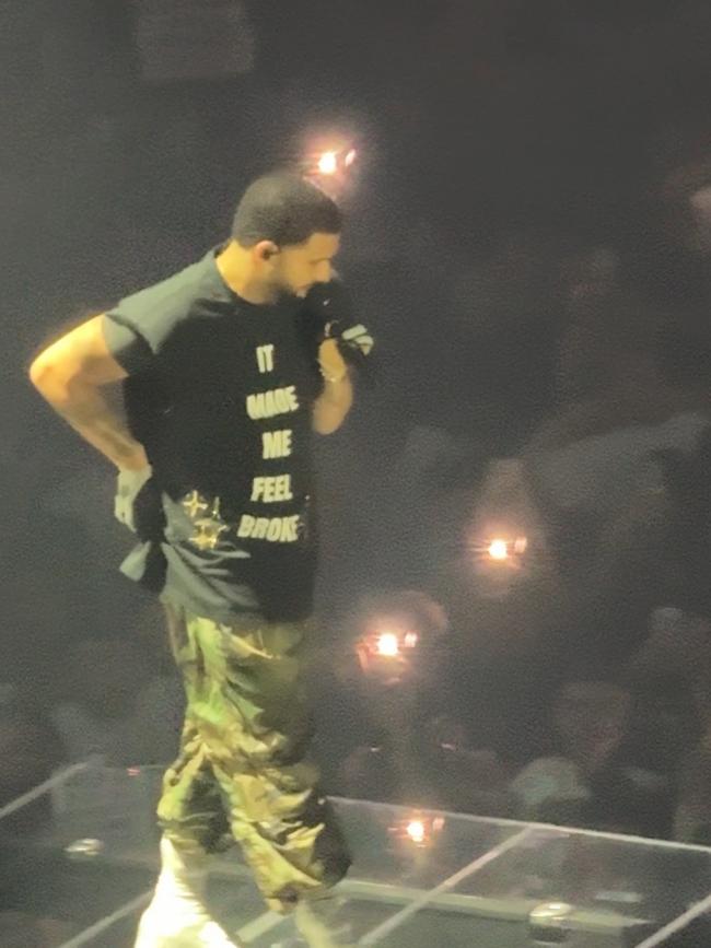 Drake sparks frenzy after his Brisbane concert outfit appears to reference Anna Paul and Mikaela Testa feud. Photo: Tiktok.