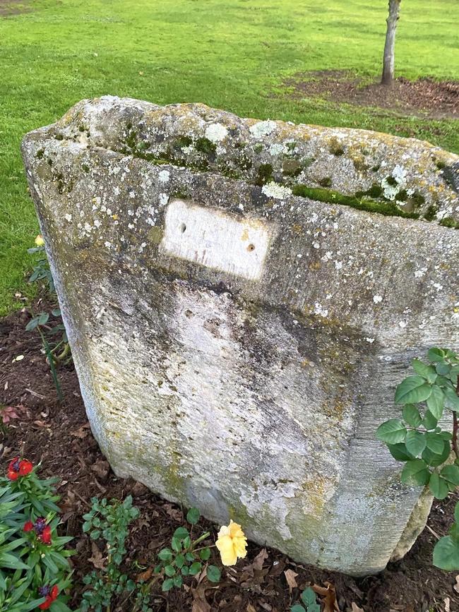 Thieves have stolen 15 memorial bronze plaques at New Norfolk.