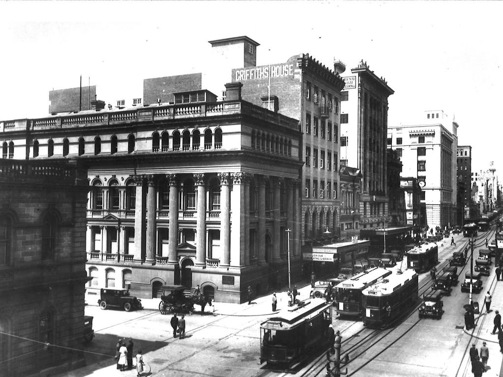 View of trams looking south down Queen St from Creek St in the 1930s