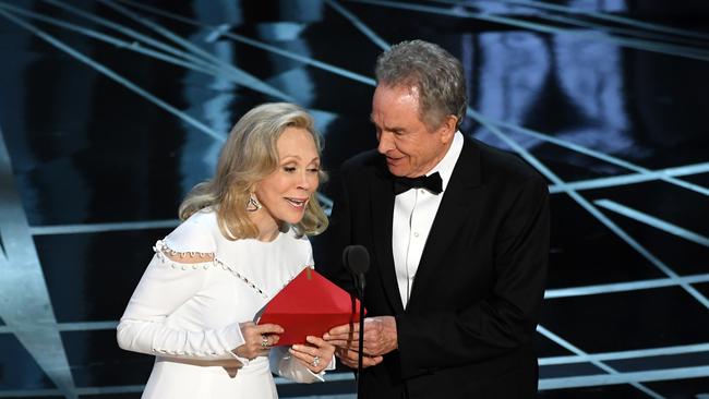 Faye Dunaway reads out the wrong winner, left, after being handed the card by Beatty. Picture: Getty