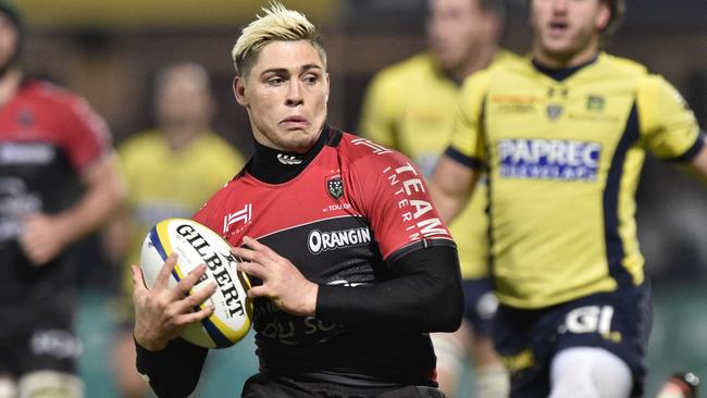 (FILES) This file photo taken on January 09, 2017 shows RC Toulon's Australian fullback James O’Connor running with the ball during the French union rugby match between ASM Clermont and RC Toulon at the Michelin stadium in Clermont-Ferrand, central France. Former All Black Ali Williams and Australian international James O'Connor were arrested in Paris on February 25 in possession of cocaine, police said. The pair, currently playing for French clubs Racing 92 and Toulon respectively, were stopped at around 3:00 am (0200 GMT) outside a night club near the Champs Elysees and found to be in possession of two grammes (0.07 ounces) of cocaine, police added. / AFP PHOTO / THIERRY ZOCCOLAN