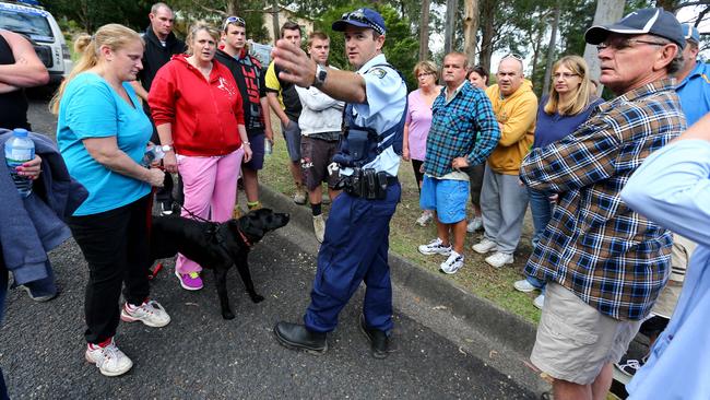 Locals soon gathered at Benaroon Drive to help search the surrounding bushland.