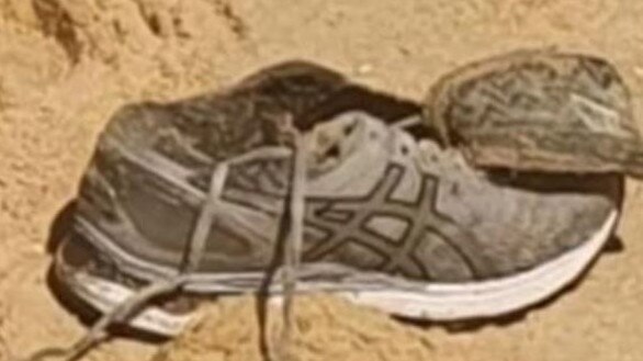 The sneaker with skeletal remains found in Bournda beach Picture: 7 News