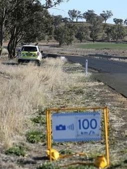 The government is under fire for the removal of warning signs on mobile speed cameras.