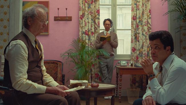 Bill Murray, Wally Wolodarsky and Jeffrey Wright in The French Dispatch.