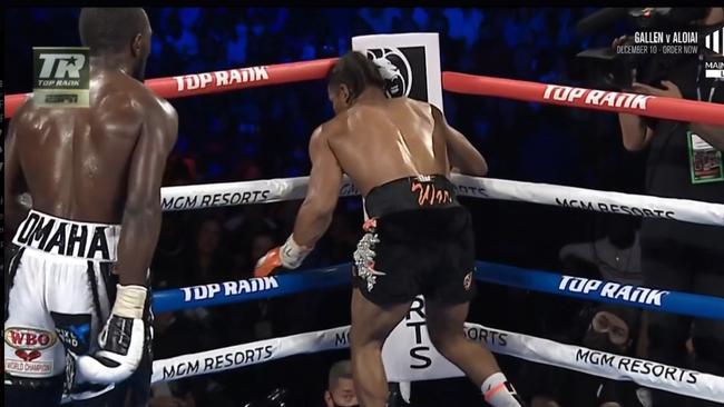 Shawn Porter into the ropes. Photo: Main Event, Kayo.