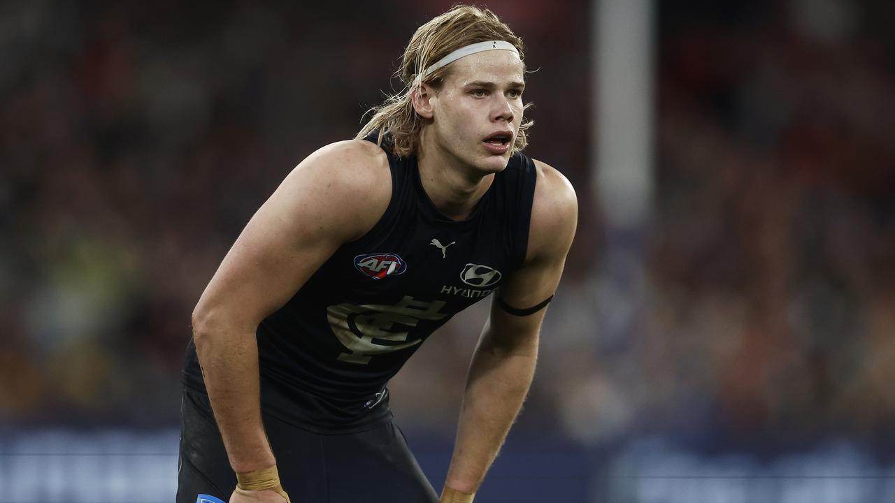 MELBOURNE, AUSTRALIA - AUGUST 12: Tom De Koning of the Blues looks on during the round 22 AFL match between Carlton Blues and Melbourne Demons at Melbourne Cricket Ground, on August 12, 2023, in Melbourne, Australia. (Photo by Daniel Pockett/Getty Images)