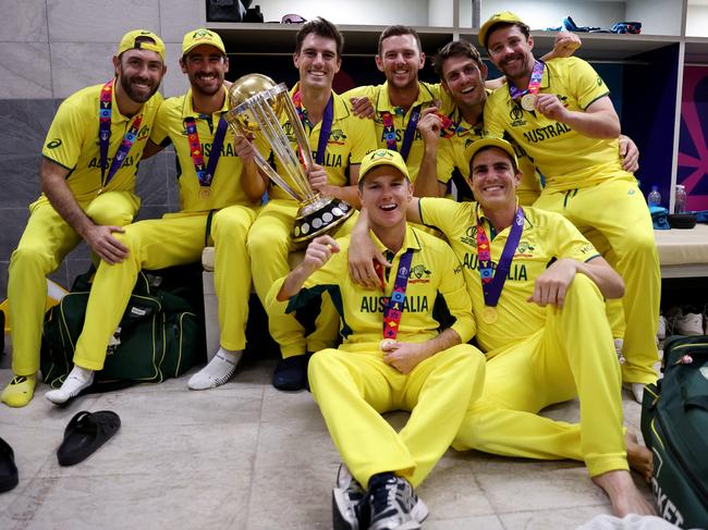 AHMEDABAD, INDIA - NOVEMBER 19: Sean Abbott, Adam Zampa, Pat Cummins, Travis Head, Glenn Maxwell, Mitchell Starc, Josh Hazlewood and Mitch Marsh of Australia pose with the ICC Men's Cricket World Cup following the ICC Men's Cricket World Cup India 2023 Final between India and Australia at Narendra Modi Stadium on November 19, 2023 in Ahmedabad, India. (Photo by Robert Cianflone/Getty Images)