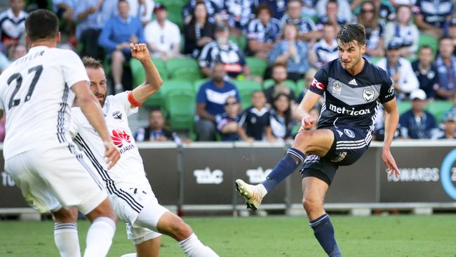 Terry Antonis of Melbourne Victory hits the post during the Round 14 A-League match between the Melbourne Victory and the Wellington Phoenix at AAMI Park in Melbourne, Sunday, January 20, 2019. (AAP Image/George Salpigtidis) NO ARCHIVING, EDITORIAL USE ONLY