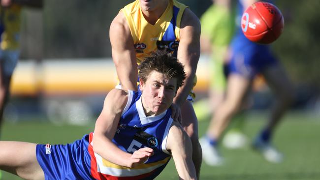 Chayce Black dishes out a handball for Eastern Ranges. Picture: Stuart Milligan