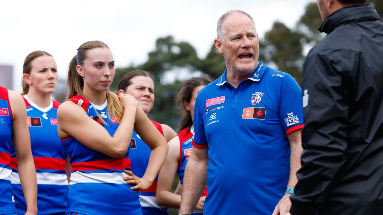 Former Western Bulldogs coach Nathan Burke addresses the AFLW side last season. Picture: Dylan Burns / Getty Images