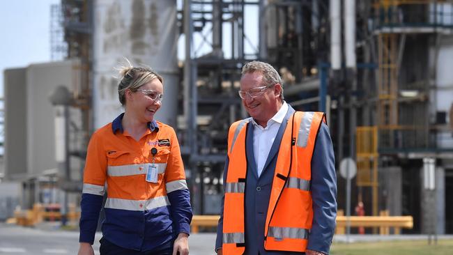 Dr Andrew 'Twiggy' Forrest from Fortescue Future Industries with a Incitec Pivot worker during a hydrogen announcement in Brisbane in October. (AAP Image/Darren England)