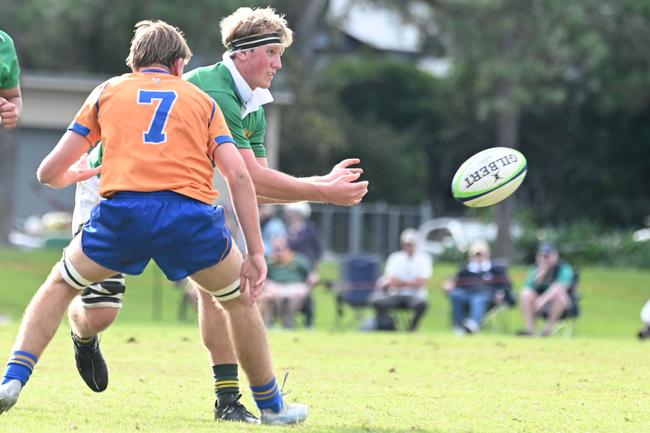 Matt Linnell gets a pass away. AIC First XV rugby union between Villanova College and Ashgrove. Saturday June 7, 2025. Picture, John Gass