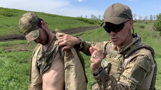 Adelaide surgeon Craig Jurisevic trains a Ukrainian soldier.