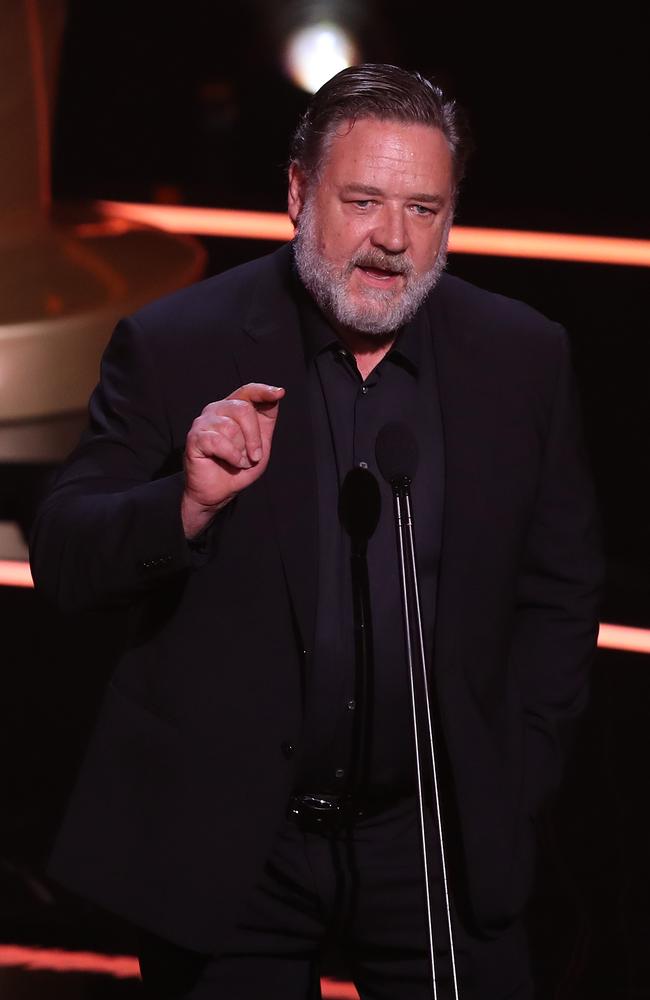 Russell Crowe encouraging actors to extend the telecast until 3am. Picture: Mark Metcalfe/Getty Images for AFI