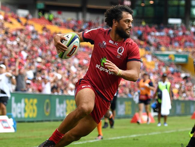 Karmichael Hunt crosses for a try.