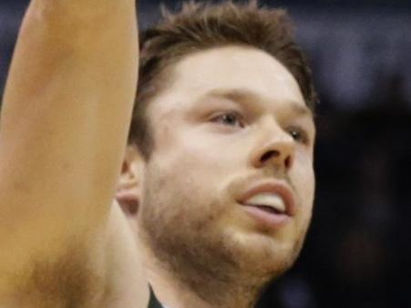 MILWAUKEE, WI - OCTOBER 26: Matthew Dellavedova #8 of the Milwaukee Bucks shoots a three pointer during the first quarter against the Charlotte Hornets at BMO Harris Bradley Center on October 26, 2016 in Milwaukee, Wisconsin. NOTE TO USER: User expressly acknowledges and agrees that, by downloading and or using this photograph, User is consenting to the terms and conditions of the Getty Images License Agreement. Mike McGinnis/Getty Images/AFP == FOR NEWSPAPERS, INTERNET, TELCOS & TELEVISION USE ONLY ==