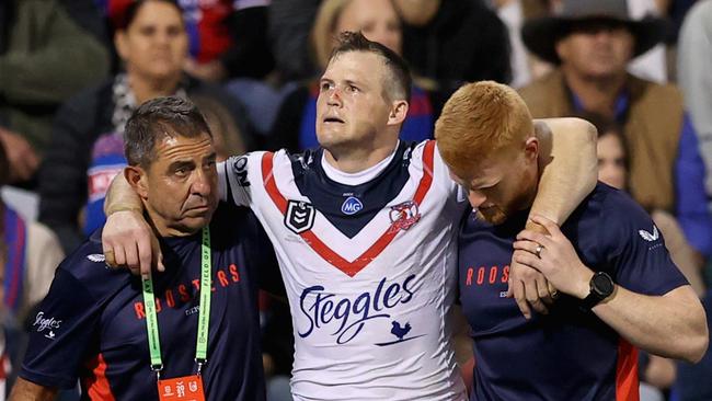 NEWCASTLE, AUSTRALIA - MAY 01: Brett Morris of the Roosters comes off injured during the round eight NRL match between the Newcastle Knights and the Sydney Roosters at McDonald Jones Stadium, on May 01, 2021, in Newcastle, Australia. (Photo by Ashley Feder/Getty Images)