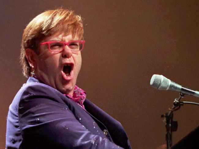 Singer Elton John, at the piano at a concert in /Scotland. 11 Dec 1997. John/Singer P/   headshot music singers pianist