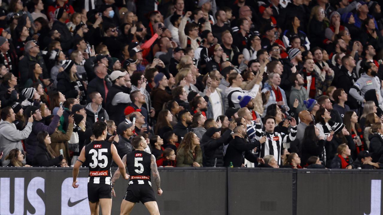 Jamie Elliott rides it home. (Photo by Darrian Traynor/Getty Images)