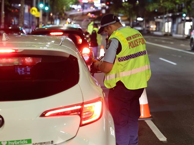 ** DAILY TELEGRAPH EXCLUSIVE ** , 15 JULY 2022 SYDNEY NSW, WWW.MATRIXNEWS.COM.AU, , CREDIT: MATRIXNEWS , , ASSIGNMENT:  NSW POLICE OPERATIONS IN KINGS CROSS, , PICTURED: NSW POLICE FROM KINGS CROSS LAC OPERATE AN RBT ALONG WILLIAM STREET