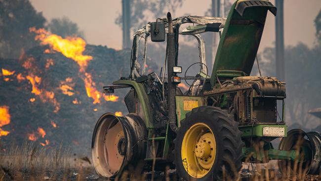 A fast moving grass fire impacts a farm, a railway line and destroys a shed and tractor just outside Rochester. Picture: Jason Edwards  Picture: Jason Edwards