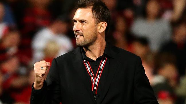 Wanderers coach Tony Popovic celebrates.