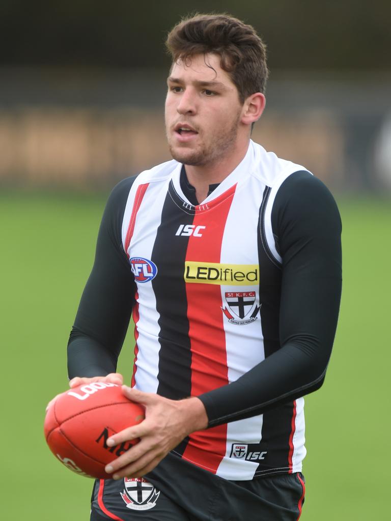 Dyl & Friends - Arryn Siposs from the Philadelphia Eagles joins us this  week! Arryn is a former AFL player with the St Kilda Football Club . When  he finished his career