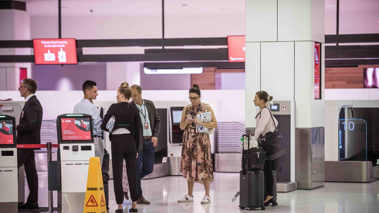 Safe Work NSW, TWU claim Qantas staff exposed to coronavirus risk ...
