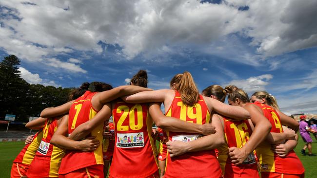 The Suns huddle up before the first bounce during the 2020 AFLW Semi Final match between the Fremantle Dockers and the Gold Coast Suns at Fremantle Oval on March 21, 2020 in Fremantle, Australia. (Photo by Daniel Carson/AFL Photos via Getty Images)