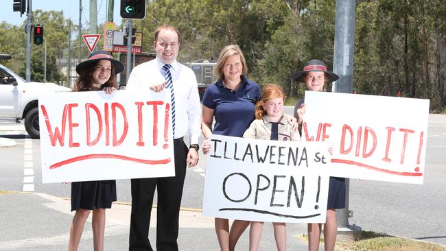 Duncan Pegg (second left) poses with residents Amelia Goode, Katie Nann and Louise Nann, and Bridgette Godde in Drewvale.