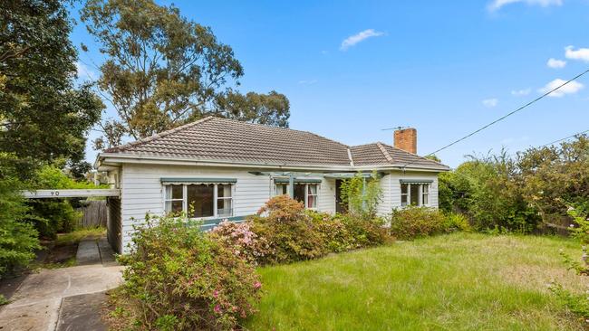 90 Bogong Ave also sold at auction over the weekend for $1.62m,