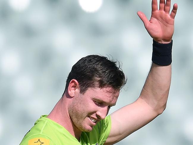 ADELAIDE, AUSTRALIA - JANUARY 24:Adam Milne of the Thunder askes for help after hurting his finger running out Travis Head  of the Strikers off the bowlers hand  during the Big Bash League match between the Sydney Thunder and the Adelaide Strikers at Adelaide Oval, on January 24, 2021, in Adelaide, Australia. (Photo by Mark Brake/Getty Images)