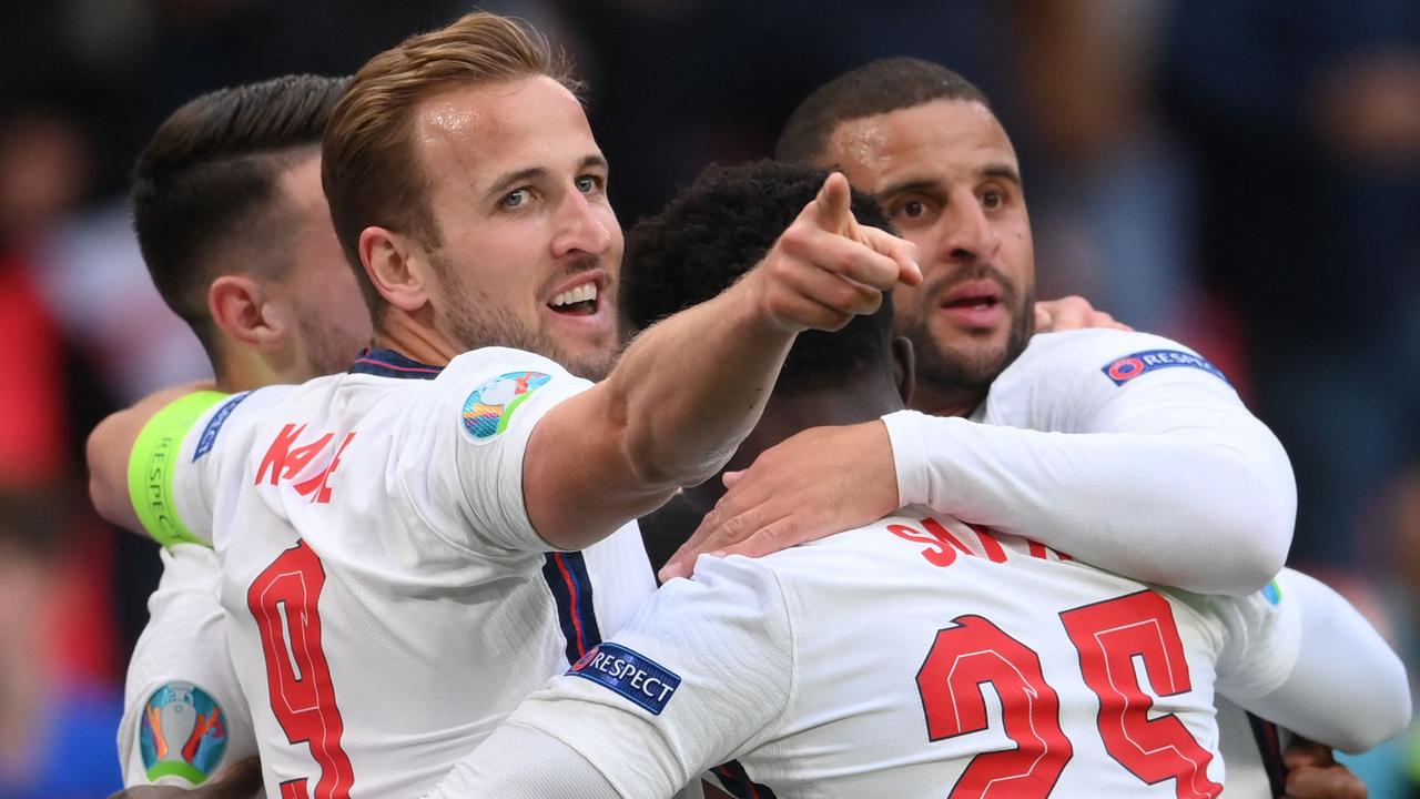 TOPSHOT - England's forward Raheem Sterling (hidden) celebrates scoring the opening goal with his teammates including England's forward Harry Kane, England's midfielder Bukayo Saka and England's defender Kyle Walker during the UEFA EURO 2020 Group D football match between Czech Republic and England at Wembley Stadium in London on June 22, 2021. (Photo by Laurence Griffiths / POOL / AFP)