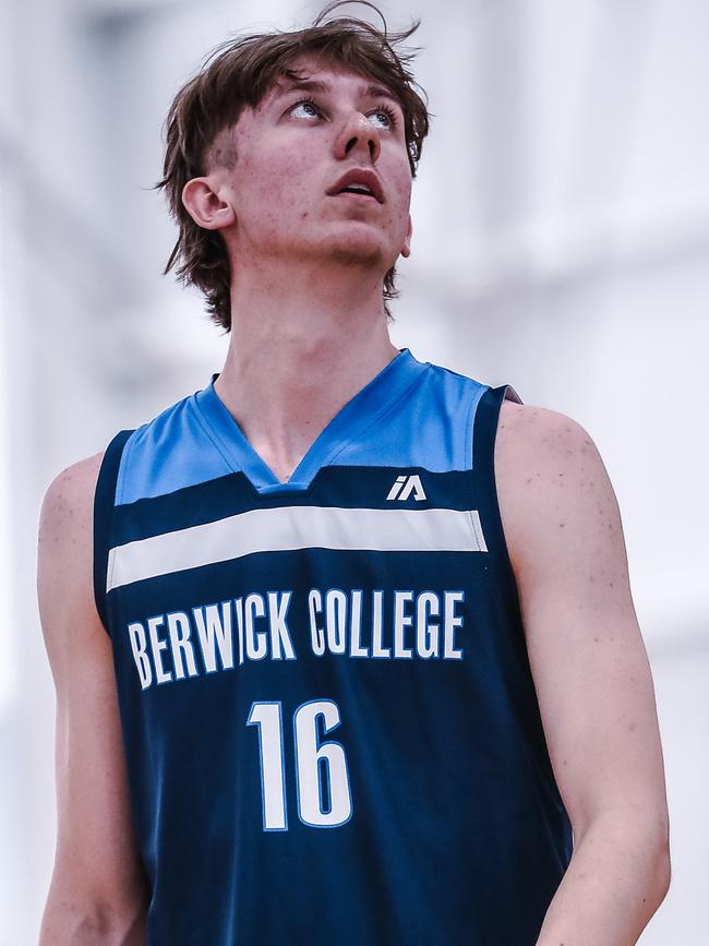 Berwick College young gun Luke Fennell will step up to the Under-20 National Championships.