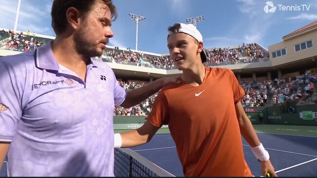 Holger Rune vs Stan Wawrinka at the net.