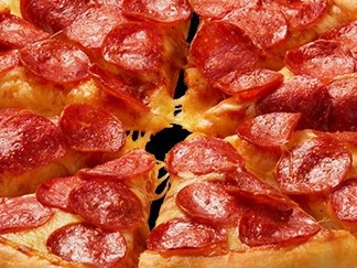 Pizza Hut gives away more than 100,000 free pizzas for Australian Gold. Picture: Supplied