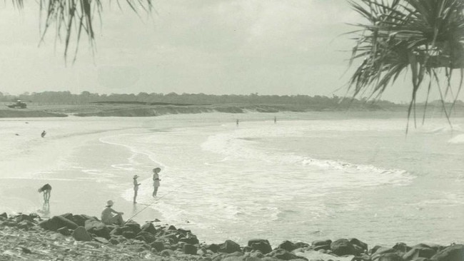 Beach-goers at Mon Repos during the 1950s. A snapshot of leisure that features broadbrimmed hats and elegant bathing suits. Source: Arthur McKenzie