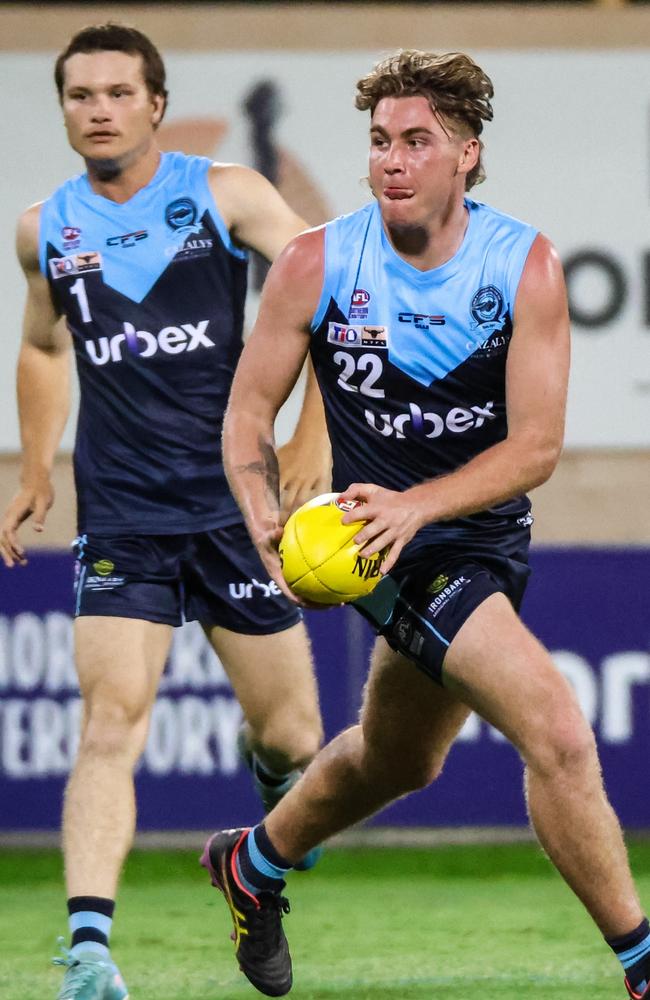 Baxter Mensch playing for the Darwin Buffaloes in the 2023-24 NTFL season. Picture: Celina Whan / AFLNT Media