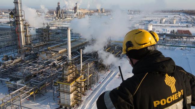 A view of an oil refinery plant in Novokuibyshevsk, Russia, late last year. PHOTO: ANDREY RUDAKOV/BLOOMBERG NEWS