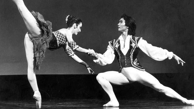 Mary McKendry on stage with husband Li Cunxin