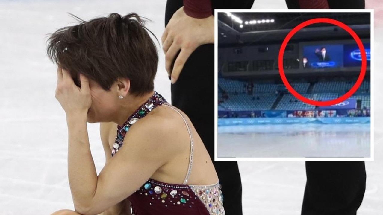 Fans in Beijing have bizarrely applauded the return of a Chinese figure skating official who has suspended for biased judging.