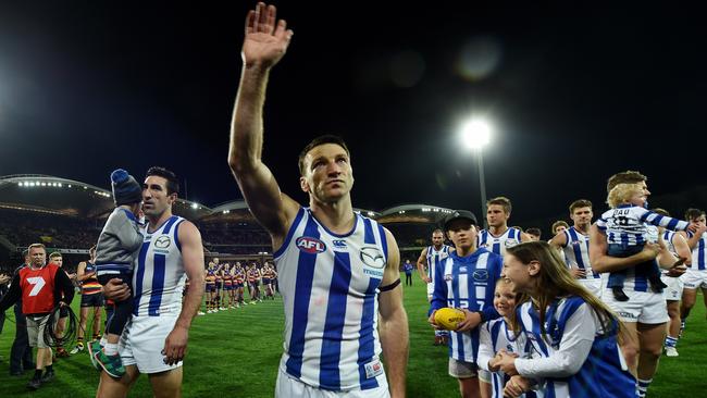 Brent Harvey farewells the Adelaide Oval crowd.