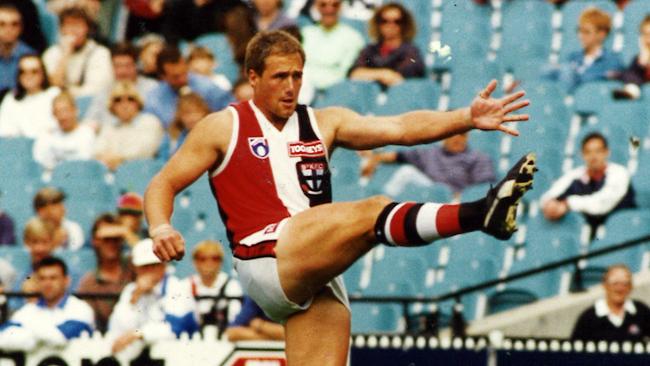 Former St Kilda coach Ken Sheldon has spoken about Collingwood’s bold plan to lure champion St Kilda full forward Tony Lockett after making a $1 million cash offer in the early 1990s.