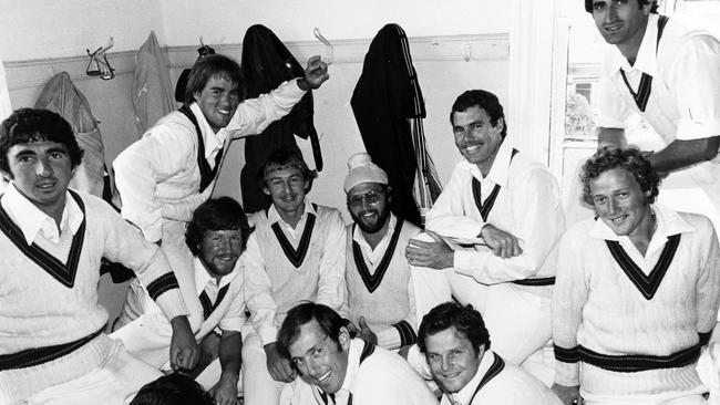 Geoff Dymock, bottom right, on tour with the 1977 Ashes squad. (Photo by Bob Thomas/Getty Images)